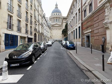 Logement à Paris, Location meublée - Photo 2