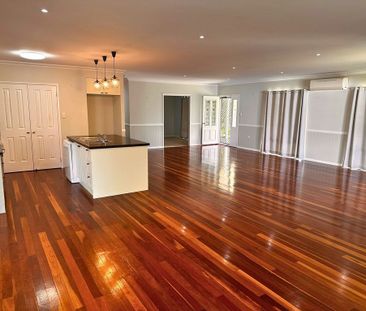 Spacious haven with a view! - Photo 1