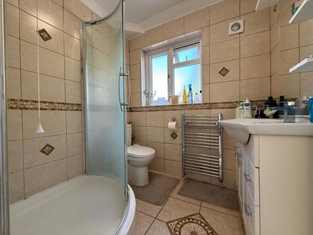 1 bedroom in a house share to rent - Photo 5