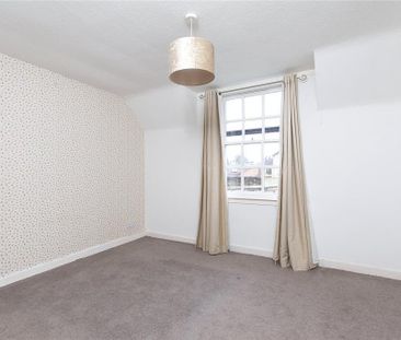 2 bedroom end of terrace house to rent - Photo 6