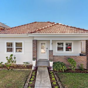 Immaculate Two Bedroom Home - Photo 2