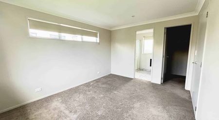 4 BEDROOM • 3 BATHROOM • DOUBLE GARAGE – SPACI... - Photo 2