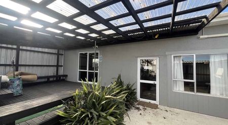 4 / 5 Bedroom Home in a Rural Setting - Photo 2