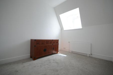 3 bedroom flat to rent - Photo 4