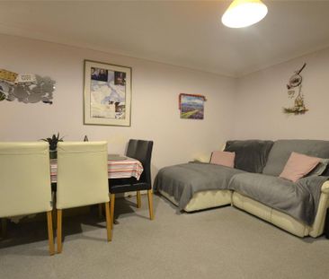 3 bedroom end of terrace house to rent - Photo 2