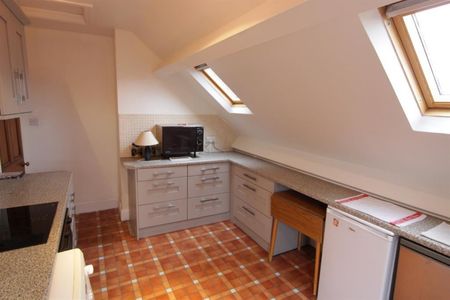1 bedroom Flat To Let - Photo 5