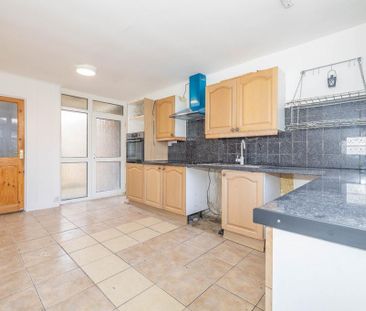 3 bedroom semi-detached house to rent - Photo 6