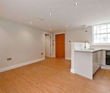 A brand new first floor one bedroom apartment in the heart of Winds... - Photo 4