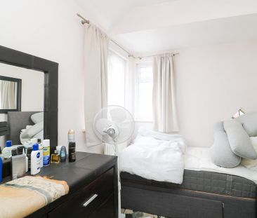 4 bedroom semi-detached house to rent - Photo 2