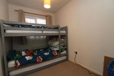 2 bedroom end of terrace house to rent - Photo 2