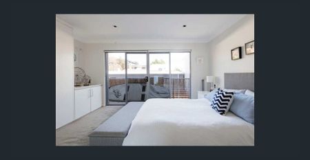 Stunning four bedroom terrace with lock up garage and self contained studio - Photo 5