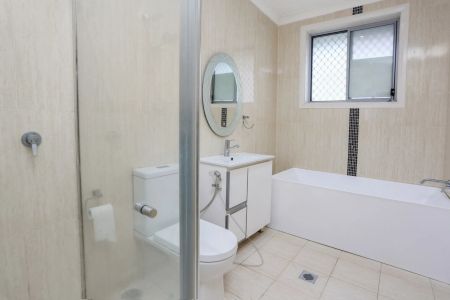 Beautiful 3-Bedroom Villa in Prime Location - Photo 4