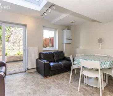 6 bedroom terraced house to rent - Photo 1