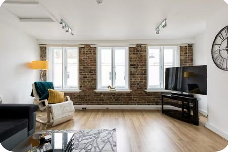 Studio Flat, Old Compton Street, W1D - Photo 4