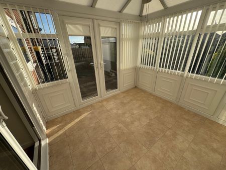 Kensington Drive, Bury - Photo 2