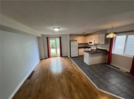 For Lease - 52 Admiral Crescent, Essa, Ontario - Photo 2