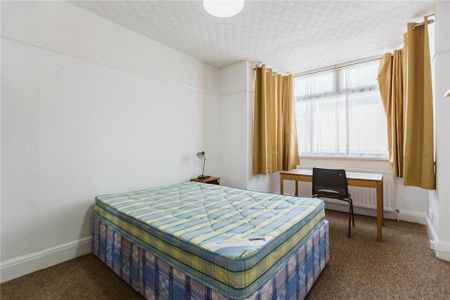 3 bedroom end of terrace house to rent - Photo 3