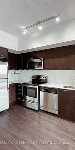 Mimico/Lakeshore-Modern Bright 1Bd+Den Utilities incl - Photo 3