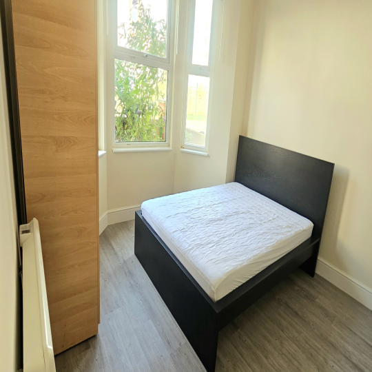 75 Beaconsfield Road, Greater London, UB1 - Photo 2