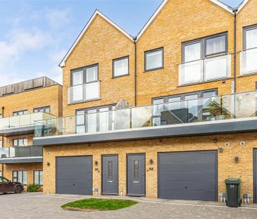 2 bedroom end of terrace house to rent - Photo 1