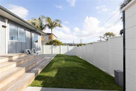 FULLY RENOVATED - 2 BEDROOMS - ST HELIERS - Photo 4