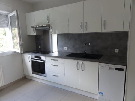 Location Appartement 3 pièces 68m² LE CREUSOT 71200 - Photo 4