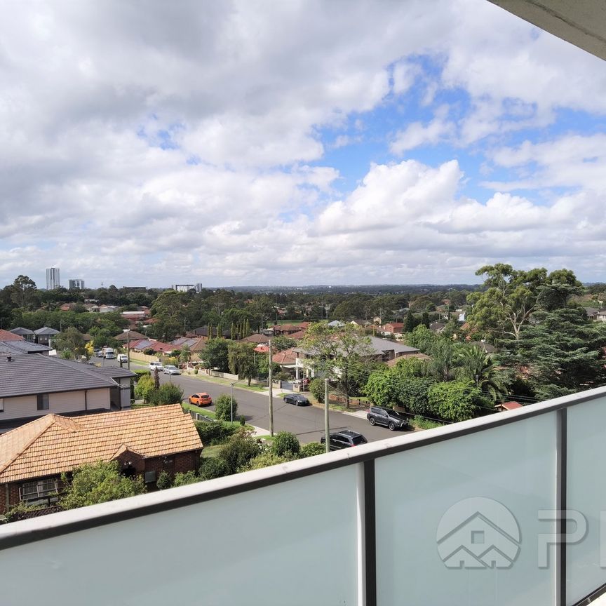 Three bedroom nice apartment For Renting - Photo 1