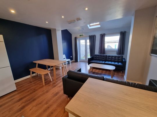 6 Bed Student Accommodation - Photo 1