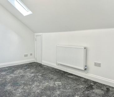 4 bedroom semi-detached house to rent - Photo 2