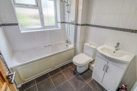 Howards Grove - Photo 4