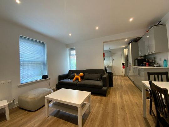 1 bedroom in a house share to rent - Photo 1