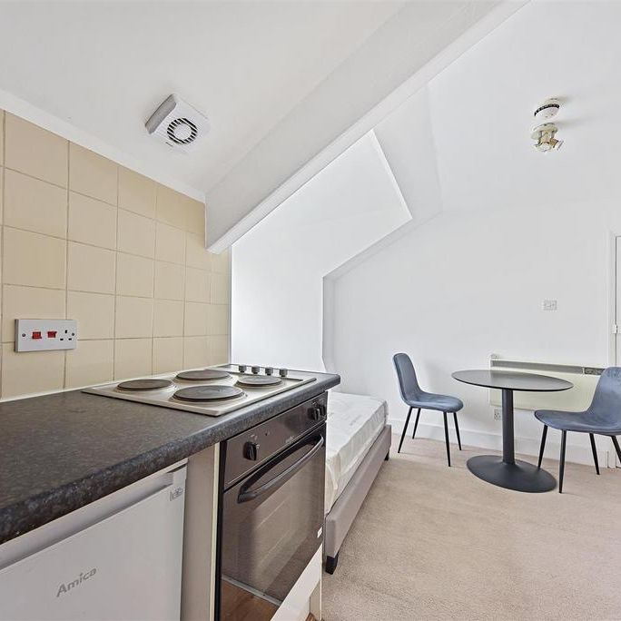 Studio to rent - Photo 1