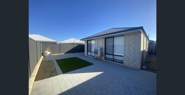 MODERN FAMILY LIVING - Photo 1