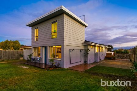 Beautiful Family Home Built For Entertaining - Photo 3