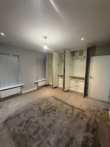 Three bed family house - £1900 - Photo 3