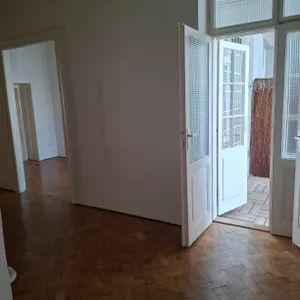 PROVISIONSFREI! GERÄUMIGE WOHNUNG IN BESTER LAGE - Photo 3