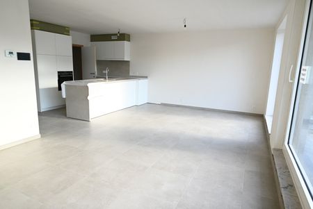 RUIM & SUBLIEM appartement met AUTOSTAANPLAATS nabij centrum Sint-Kruis - Photo 4