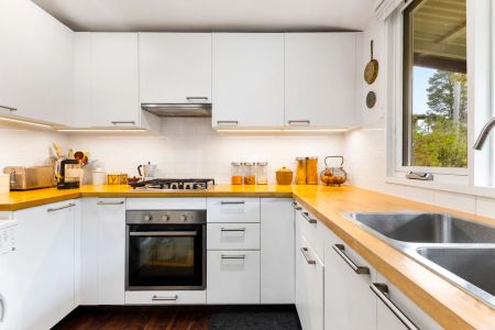 Charming Cottage With Studio, Lush Gardens & Peaceful Surrounds! - Photo 2