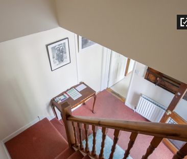 Sunny room for rent, 3-bedroom apartment, Glenageary, Dublin - Photo 4