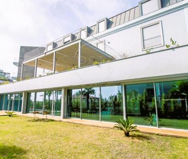 Monte Estoril. T2. Jardim e piscina privativos. Vista para o mar. - Photo 3