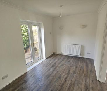 4 bedroom semi-detached house to rent - Photo 3