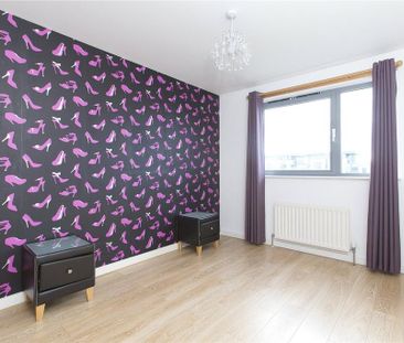 3 bedroom flat to rent - Photo 4