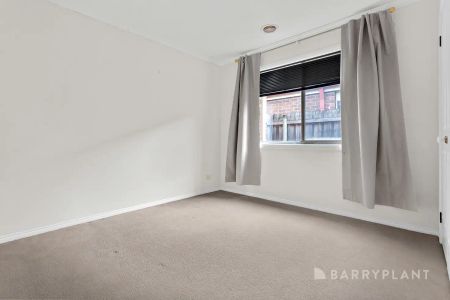 “Charming Location” - Photo 2