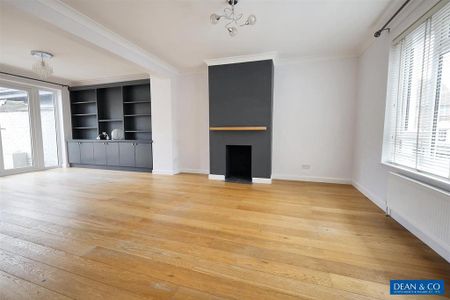 4 bedroom end of terrace house to rent - Photo 3