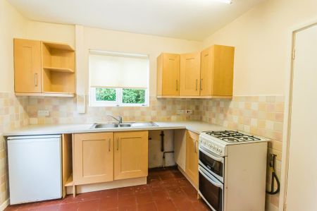 3 bedroom semi-detached house to rent - Photo 2