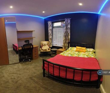 4 bedroom terraced house to rent - Photo 4