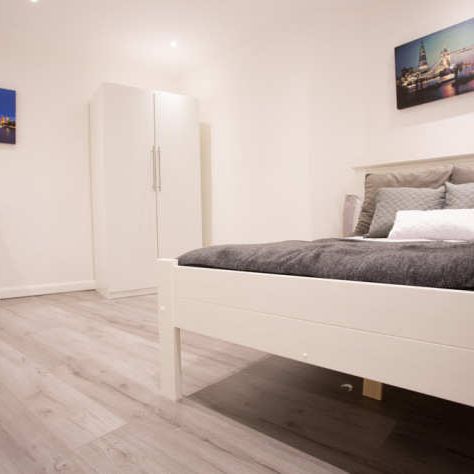 Newington Butts B 1 2 - Photo 1