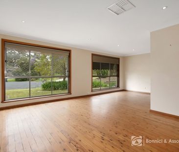 WELL PRESENTED HOME WITH SPACE AND CONVENIENCE - Photo 1