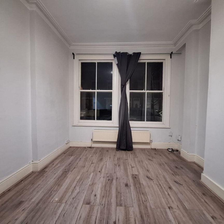 4 Bed Terraced House, Rosebery Avenue, N17 - Photo 1