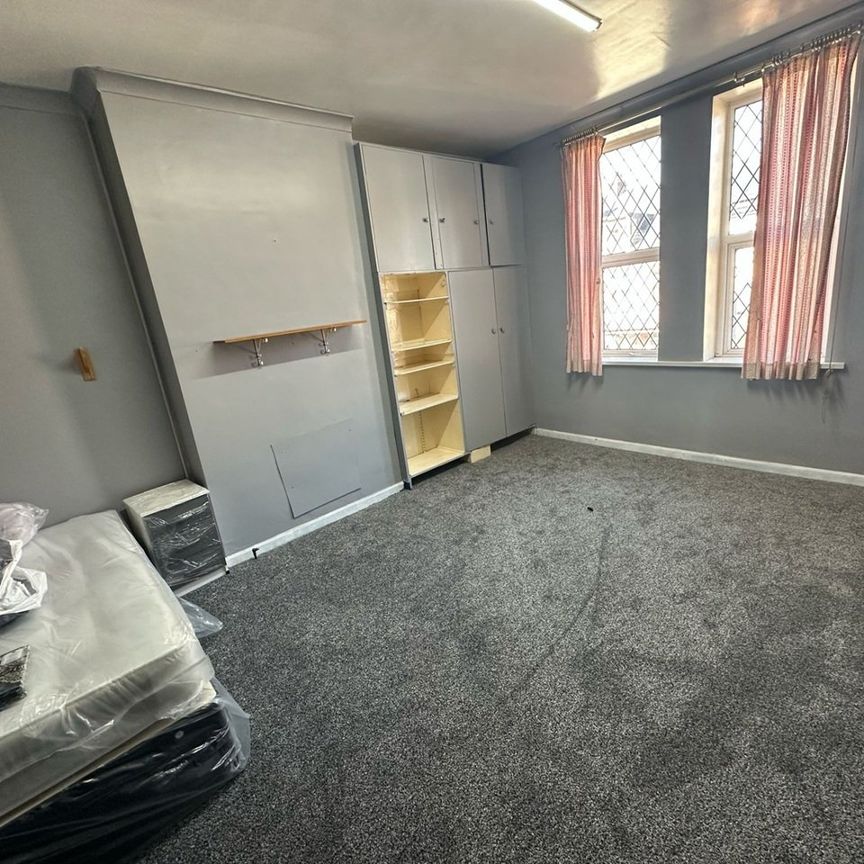 Room in a Shared House, Stratford Road, B11 - Photo 1